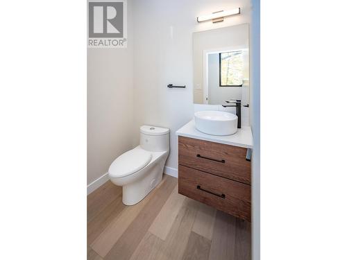 9 Pine  Street Unit# 6, Nelson, BC - Indoor Photo Showing Bathroom