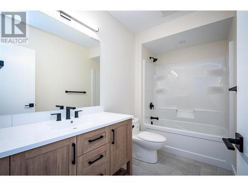 9 Pine  Street Unit# 6, Nelson, BC - Indoor Photo Showing Bathroom