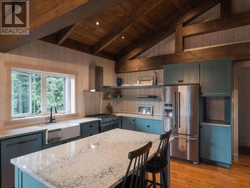 23 Birch Bend Grove, Kaslo, BC - Indoor Photo Showing Kitchen