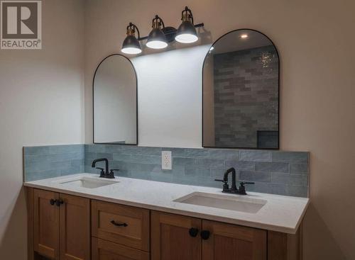 23 Birch Bend Grove, Kaslo, BC - Indoor Photo Showing Bathroom