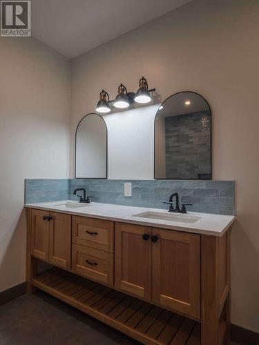 23 Birch Bend Grove, Kaslo, BC - Indoor Photo Showing Bathroom