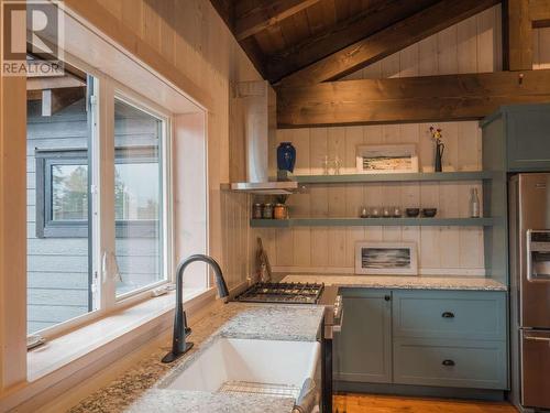 23 Birch Bend Grove, Kaslo, BC - Indoor Photo Showing Kitchen