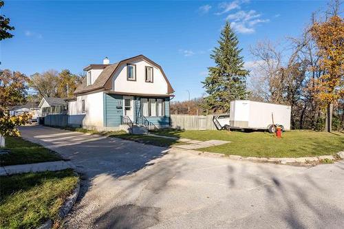 453 Horace St, Winnipeg, MB 