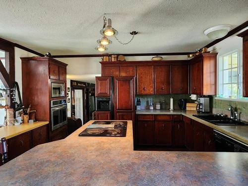 278 Cliff Cres, Ashcroft, BC - Indoor Photo Showing Kitchen