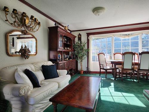 278 Cliff Cres, Ashcroft, BC - Indoor Photo Showing Living Room