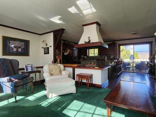 278 Cliff Cres, Ashcroft, BC - Indoor Photo Showing Living Room