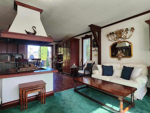 278 Cliff Cres, Ashcroft, BC - Indoor Photo Showing Living Room