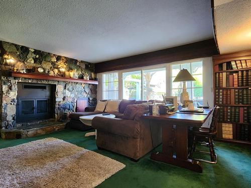 278 Cliff Cres, Ashcroft, BC - Indoor Photo Showing Living Room With Fireplace