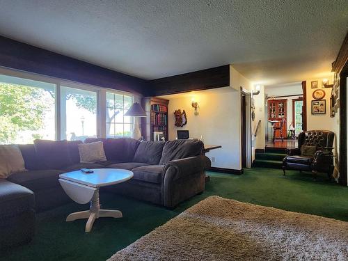 278 Cliff Cres, Ashcroft, BC - Indoor Photo Showing Living Room