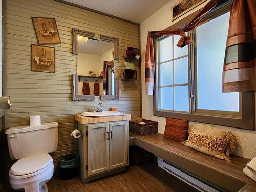 278 Cliff Cres, Ashcroft, BC - Indoor Photo Showing Bathroom