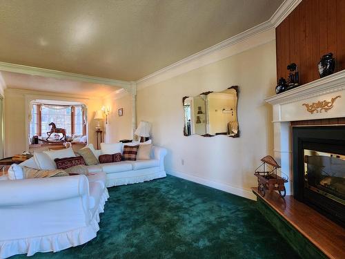 278 Cliff Cres, Ashcroft, BC - Indoor Photo Showing Living Room With Fireplace