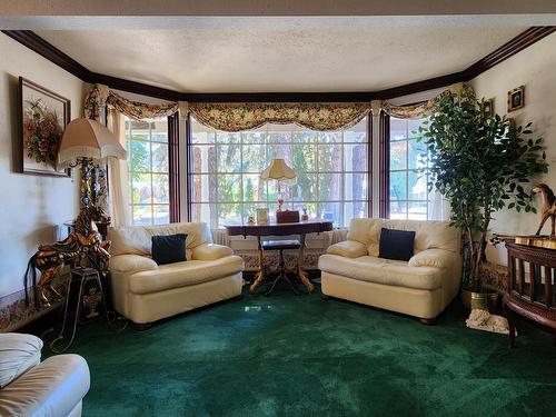 278 Cliff Cres, Ashcroft, BC - Indoor Photo Showing Living Room