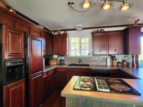 278 Cliff Cres, Ashcroft, BC - Indoor Photo Showing Kitchen