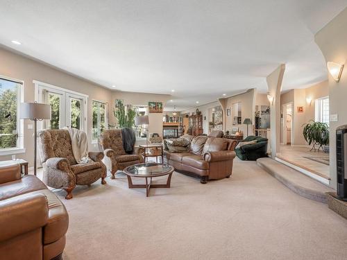 3390 Shuswap Road E, Kamloops, BC - Indoor Photo Showing Living Room