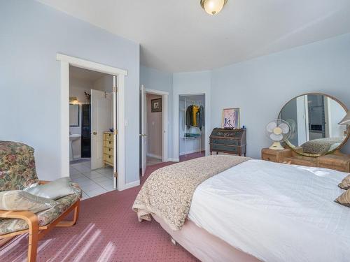 3390 Shuswap Road E, Kamloops, BC - Indoor Photo Showing Bedroom