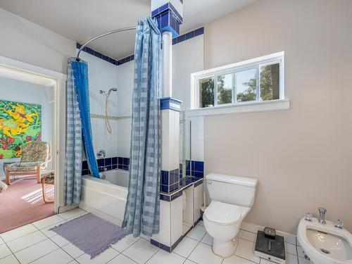 3390 Shuswap Road E, Kamloops, BC - Indoor Photo Showing Bathroom