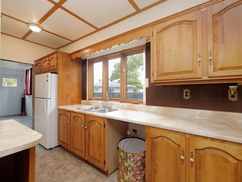 Cuisine - 88 Av. De Mount Pleasant, Pointe-Claire, QC - Indoor Photo Showing Kitchen With Double Sink