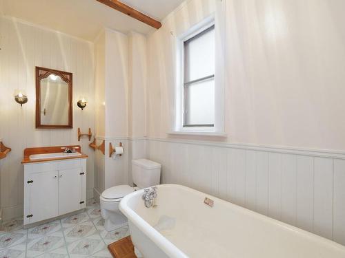 Salle de bains - 88 Av. De Mount Pleasant, Pointe-Claire, QC - Indoor Photo Showing Bathroom