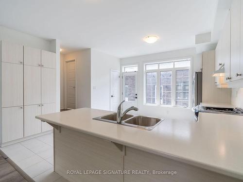 70-23 Selfridge Way, Whitby, ON - Indoor Photo Showing Kitchen With Double Sink