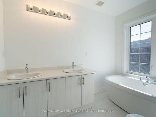 70-23 Selfridge Way, Whitby, ON - Indoor Photo Showing Bathroom