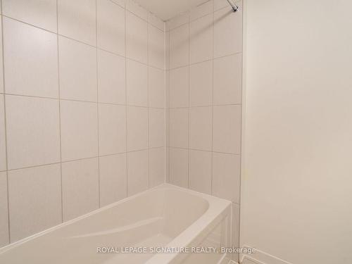 70-23 Selfridge Way, Whitby, ON - Indoor Photo Showing Bathroom