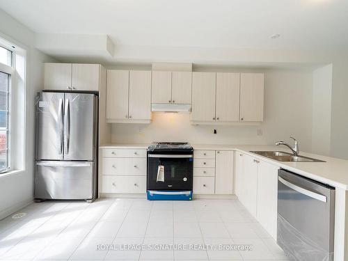 70-23 Selfridge Way, Whitby, ON - Indoor Photo Showing Kitchen With Double Sink