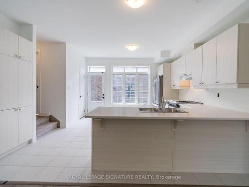 70-23 Selfridge Way, Whitby, ON - Indoor Photo Showing Kitchen With Double Sink