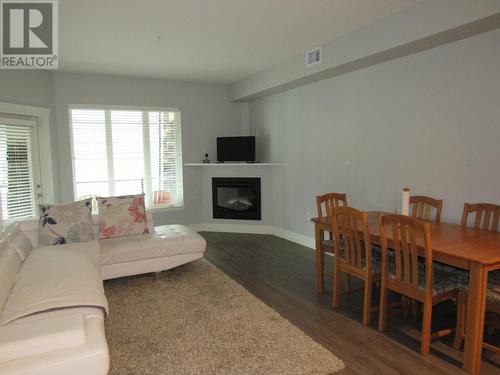 5570 Bwater Rd Road Unit# 117, Castlegar, BC - Indoor Photo Showing Living Room With Fireplace