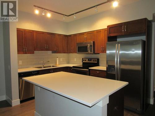 5570 Bwater Rd Road Unit# 117, Castlegar, BC - Indoor Photo Showing Kitchen With Stainless Steel Kitchen With Double Sink