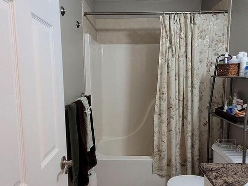 69 Banffshire St, Kitchener, ON - Indoor Photo Showing Bathroom