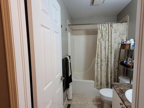 69 Banffshire St, Kitchener, ON - Indoor Photo Showing Bathroom