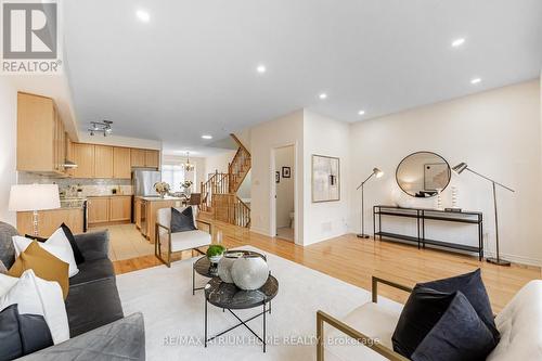 166 Elgin Mills Rd W Road, Richmond Hill, ON - Indoor Photo Showing Living Room