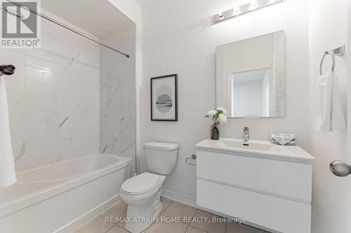 166 Elgin Mills Rd W Road, Richmond Hill, ON - Indoor Photo Showing Bathroom