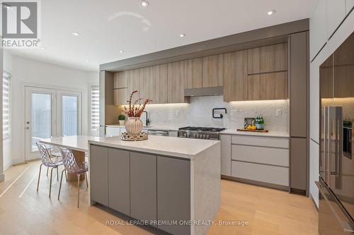 9 Colle Melito Way, Vaughan, ON - Indoor Photo Showing Kitchen With Upgraded Kitchen