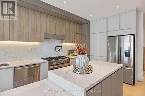 9 Colle Melito Way, Vaughan, ON - Indoor Photo Showing Kitchen