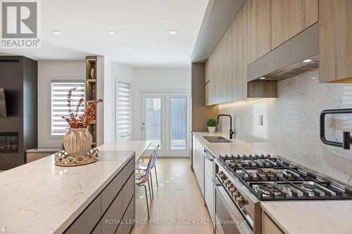 9 Colle Melito Way, Vaughan, ON - Indoor Photo Showing Kitchen With Double Sink With Upgraded Kitchen