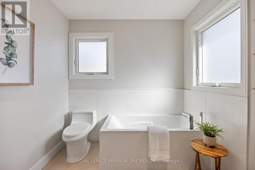 9 Colle Melito Way, Vaughan, ON - Indoor Photo Showing Bathroom