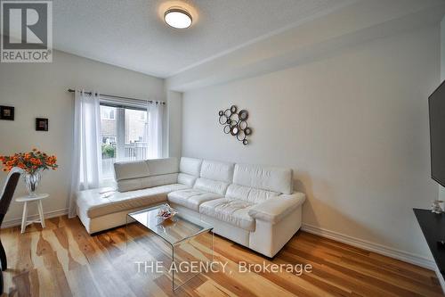 73 Luisa Street, Bradford West Gwillimbury, ON - Indoor Photo Showing Living Room