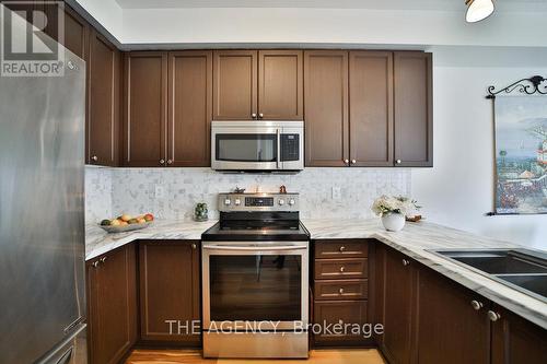 73 Luisa Street, Bradford West Gwillimbury, ON - Indoor Photo Showing Kitchen