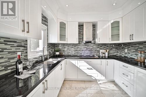 92 Milliken Meadows Drive, Markham, ON - Indoor Photo Showing Kitchen With Upgraded Kitchen