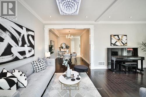 92 Milliken Meadows Drive, Markham, ON - Indoor Photo Showing Living Room