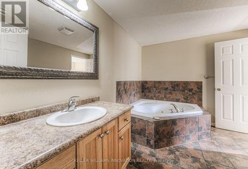 E29 - 85 Bankside Drive, Kitchener, ON - Indoor Photo Showing Bathroom