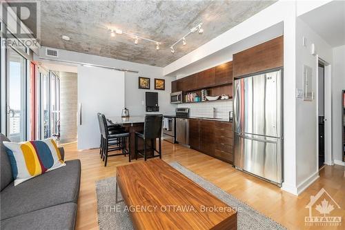 1810 - 324 Laurier Avenue, Ottawa, ON - Indoor