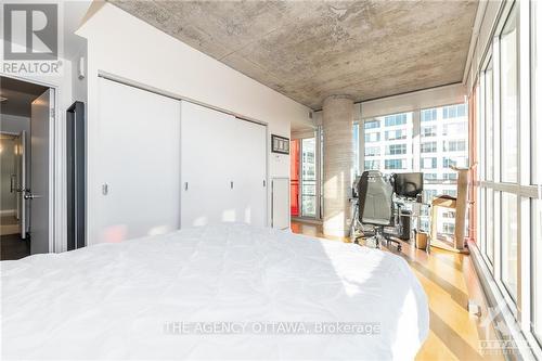 1810 - 324 Laurier Avenue, Ottawa, ON - Indoor Photo Showing Bedroom