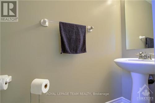 2092 Madrid Avenue, Ottawa, ON - Indoor Photo Showing Bathroom