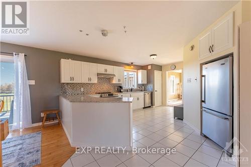 4883 2Nd Line Road, South Glengarry (724 - South Glengarry (Lancaster) Twp), ON - Indoor Photo Showing Kitchen