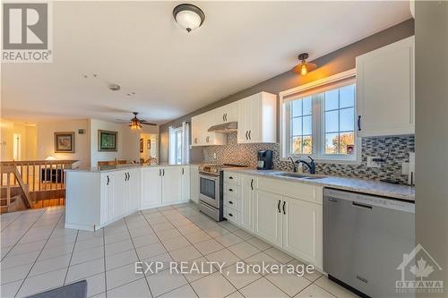 4883 2Nd Line Road, South Glengarry (724 - South Glengarry (Lancaster) Twp), ON - Indoor Photo Showing Kitchen With Double Sink