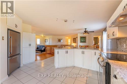 4883 2Nd Line Road, South Glengarry (724 - South Glengarry (Lancaster) Twp), ON - Indoor Photo Showing Kitchen