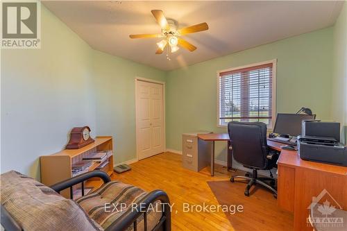 4883 2Nd Line Road, South Glengarry (724 - South Glengarry (Lancaster) Twp), ON - Indoor Photo Showing Office