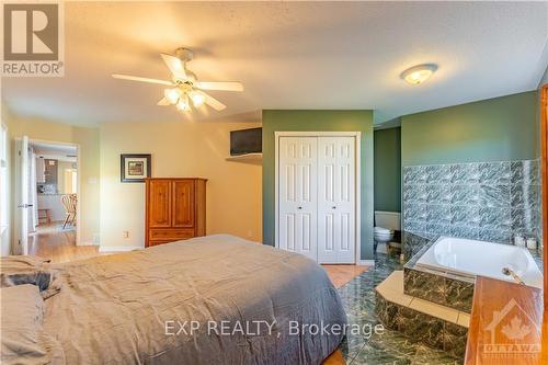 4883 2Nd Line Road, South Glengarry (724 - South Glengarry (Lancaster) Twp), ON - Indoor Photo Showing Bedroom